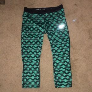 Nike Women’s size Large Running Capri